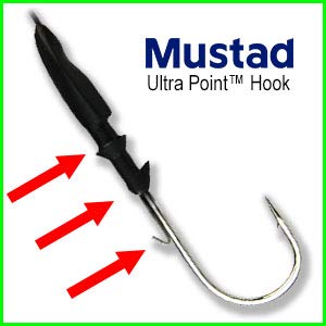 Tackle HD 1/2 Oz Worldwide Gold Buzzer Fishing Bait, Buzz Bait with Mustad Ultra Point Fishing Hook and Pro Series Skirt, Top Water Bass Fishing Lure for Freshwater, Black/Red (Gold Blade)