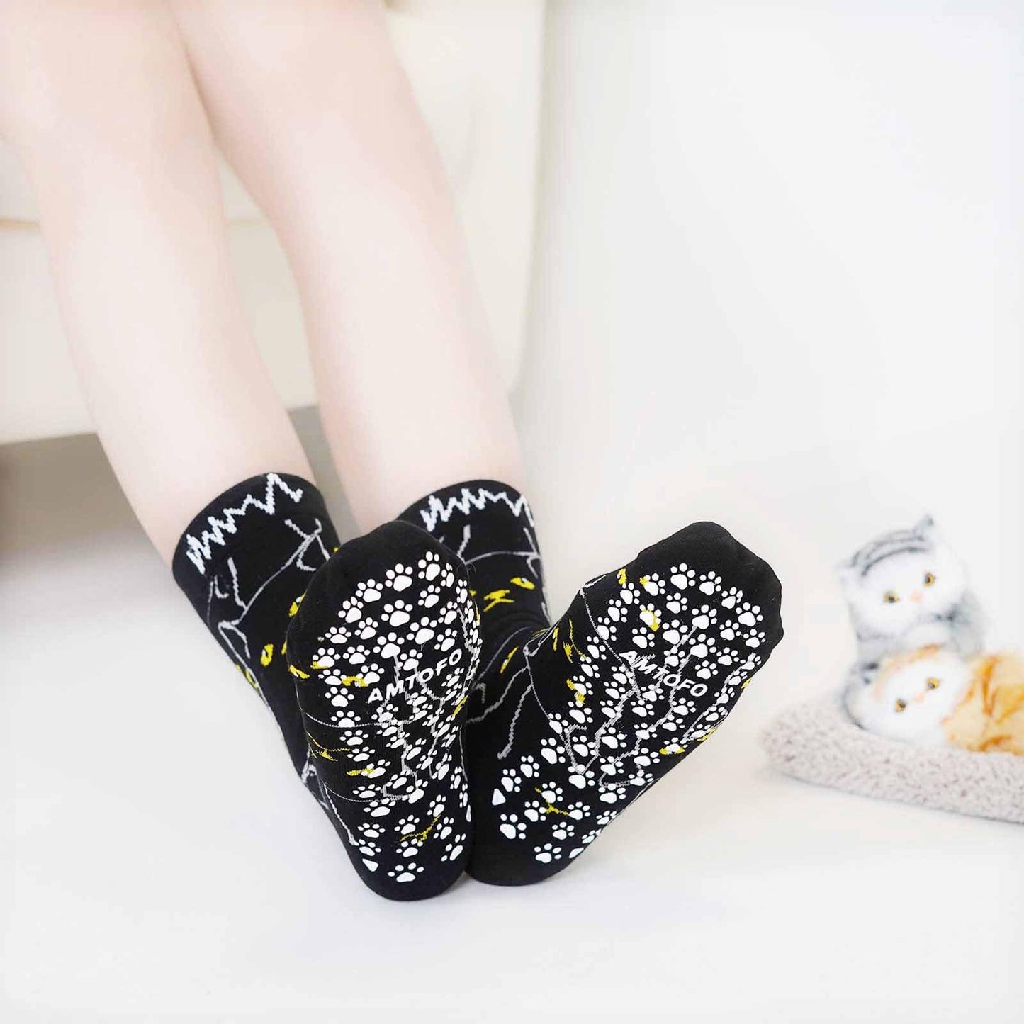 Artfasion Non Slip Socks for Women Grip Socks Novelty Cat Non Skid Socks Ladies Funny Anti Slip Socks 5 Pairs