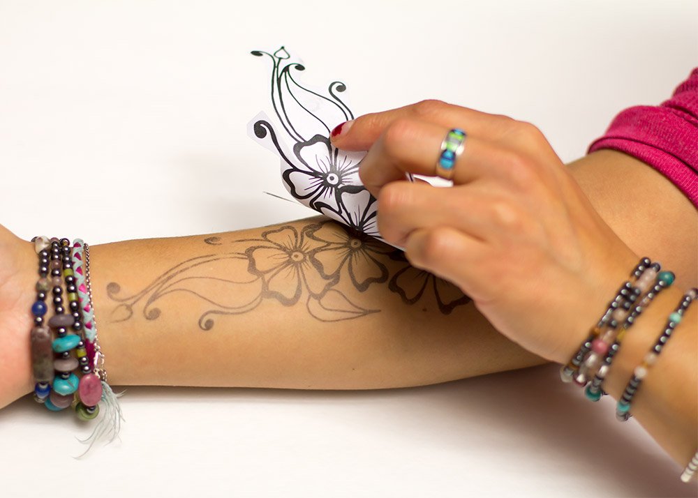 Henna City All-natural Jagua Tattoo Kit - (1 oz) | Temporary tattoos | Henna tattoo kit | henna | Fake tattoos | Semi permanent tattoo | henna cones | Henna stencils included | Organic henna jagua