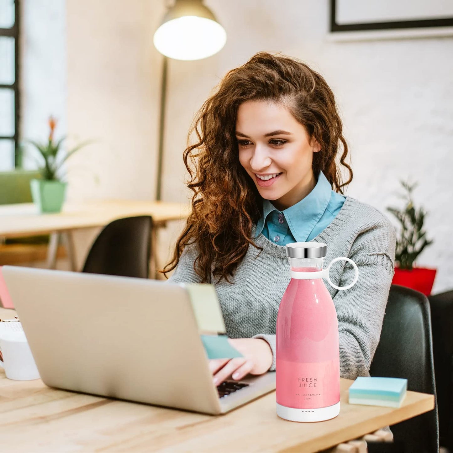 MIAOKE Portable Blender,Fashion Portable Blender for Shakes and Smoothies 11.8 Oz,Magnetic USB Fast Charging Mini Mixer Bottle,Take It for Traveling, Outdoor, Gym, Office, Cars, Gift -WH