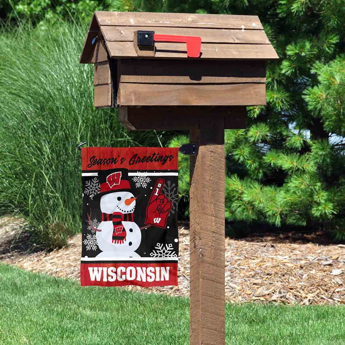 Wisconsin Badgers Holiday Winter Snow Garden Banner Flag