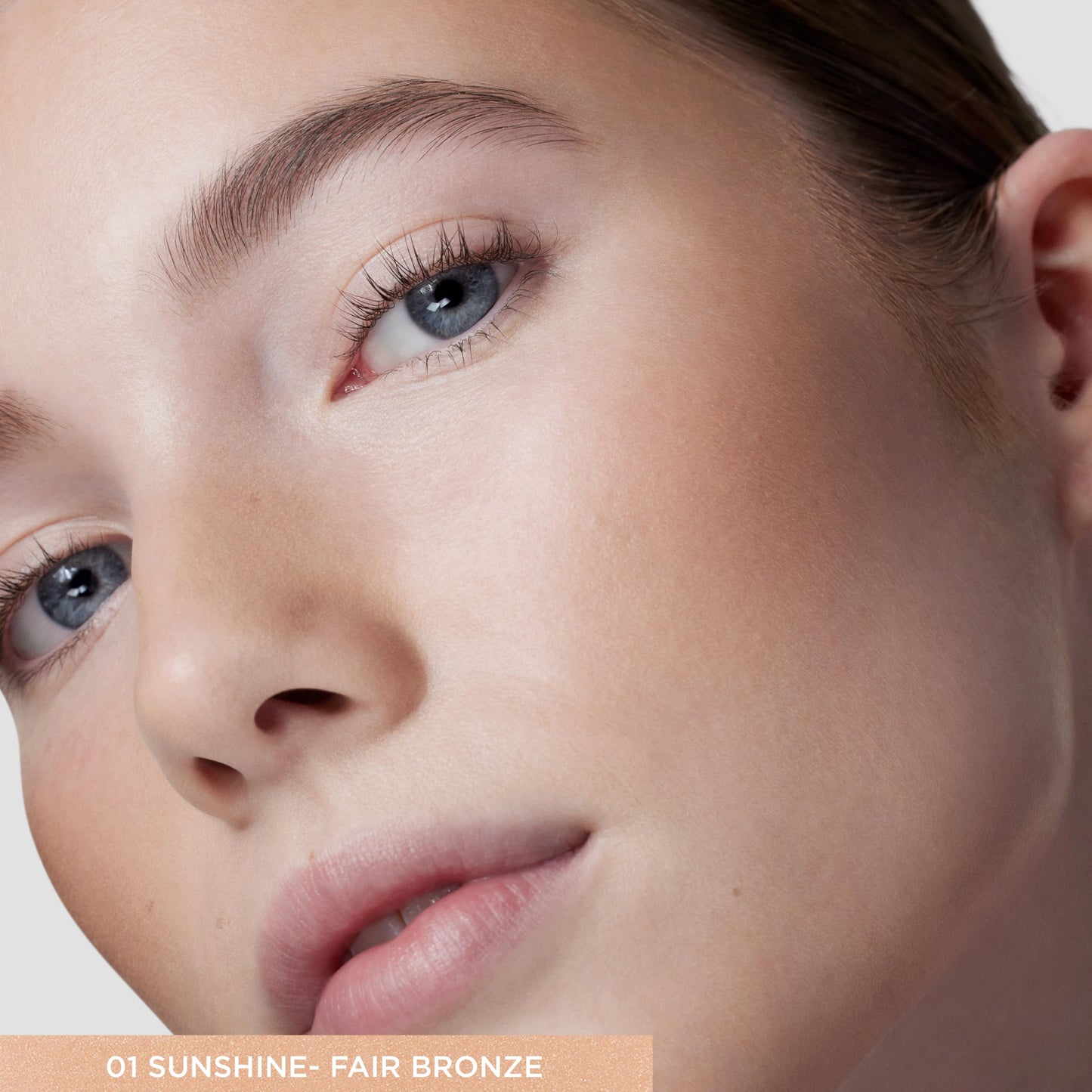 Laura Mercier Tinted Moisturizer Bronzer: Long Lasting Sheer Cream Bronzer, Weightless, Buildable Coverage, 12 HR Hydrating Wear, Non-Comedogenic, 6 Shades for All Skin Tones, Sunshine