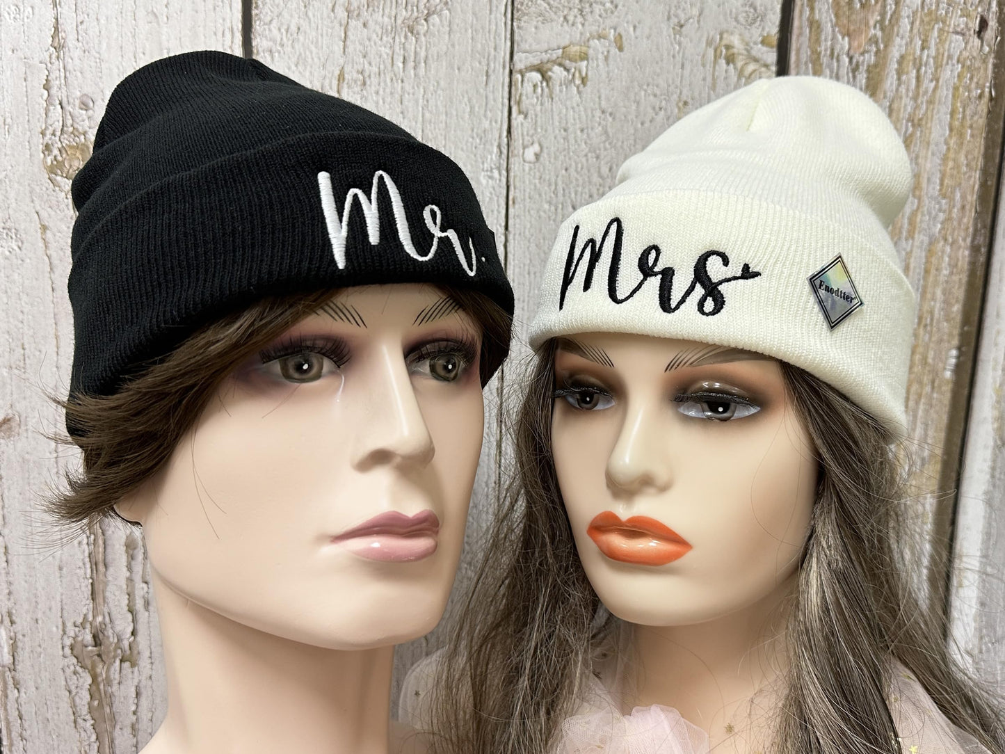 Enodtter Embroidered Mr Mrs Beanie Hats, Black White Winter Warm Knitted Knit Hat for for Couple, Newlywed Honeymoon Wedding
