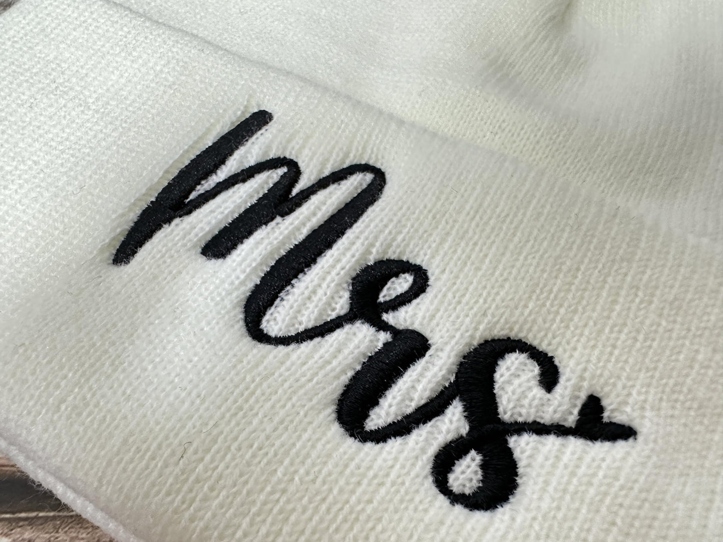 Enodtter Embroidered Mr Mrs Beanie Hats, Black White Winter Warm Knitted Knit Hat for for Couple, Newlywed Honeymoon Wedding