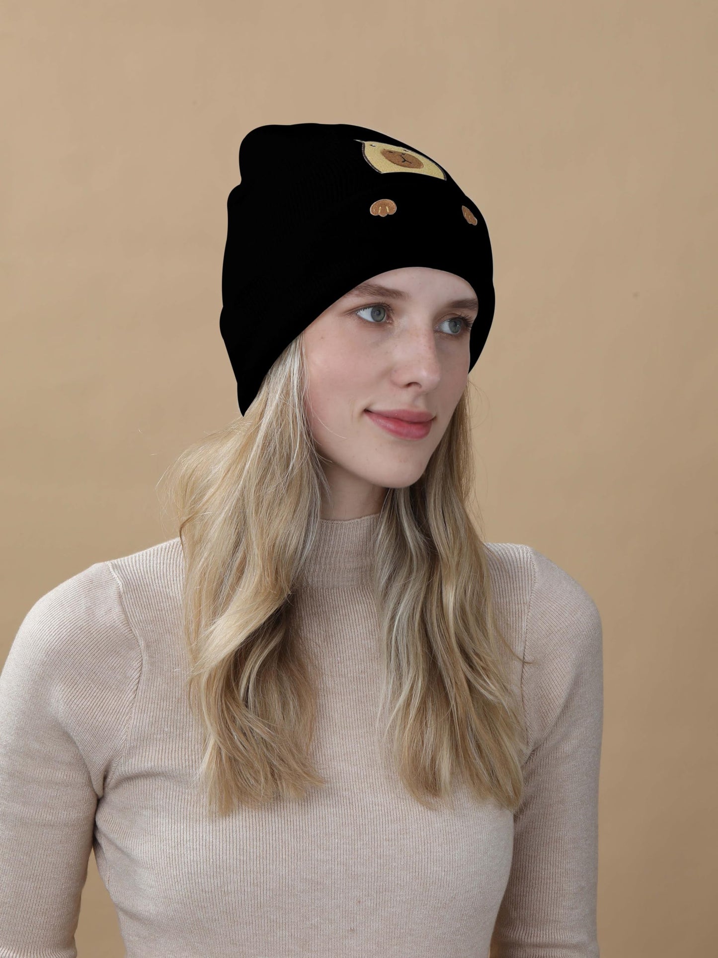 Bavace Capybara Beanie Hat Gifts for Women Men Funny Capybara Lover Christmas Birthday Decoration Animal Knit Hat Gifts for Capybara Lovers Stuff White