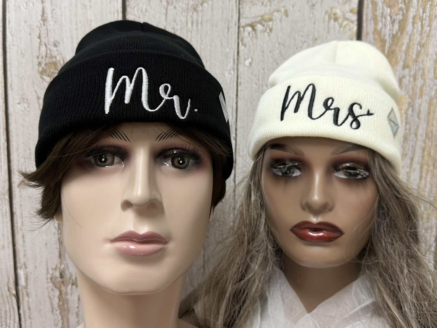 Enodtter Embroidered Mr Mrs Beanie Hats, Black White Winter Warm Knitted Knit Hat for for Couple, Newlywed Honeymoon Wedding