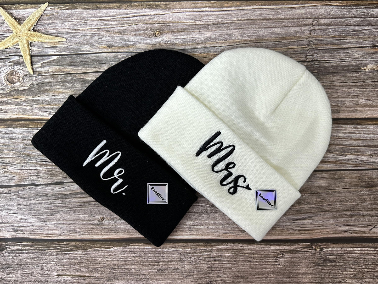 Enodtter Embroidered Mr Mrs Beanie Hats, Black White Winter Warm Knitted Knit Hat for for Couple, Newlywed Honeymoon Wedding