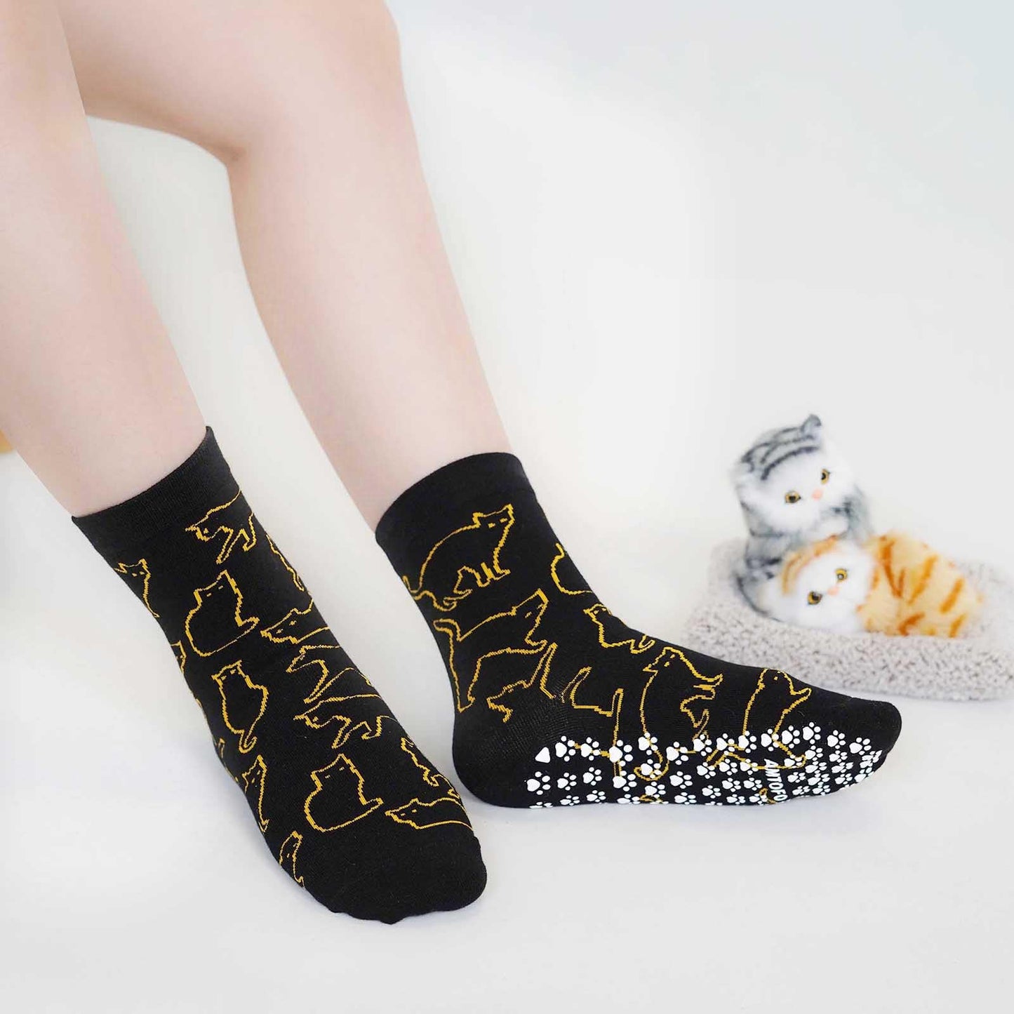 Artfasion Non Slip Socks for Women Grip Socks Novelty Cat Non Skid Socks Ladies Funny Anti Slip Socks 5 Pairs