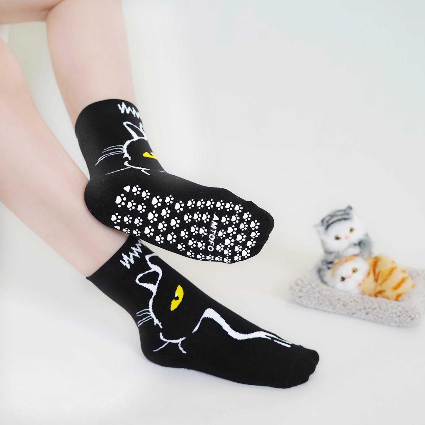 Artfasion Non Slip Socks for Women Grip Socks Novelty Cat Non Skid Socks Ladies Funny Anti Slip Socks 5 Pairs