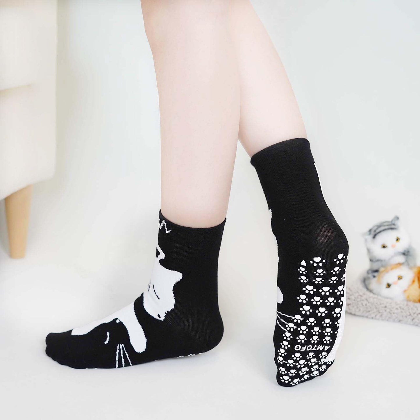 Artfasion Non Slip Socks for Women Grip Socks Novelty Cat Non Skid Socks Ladies Funny Anti Slip Socks 5 Pairs