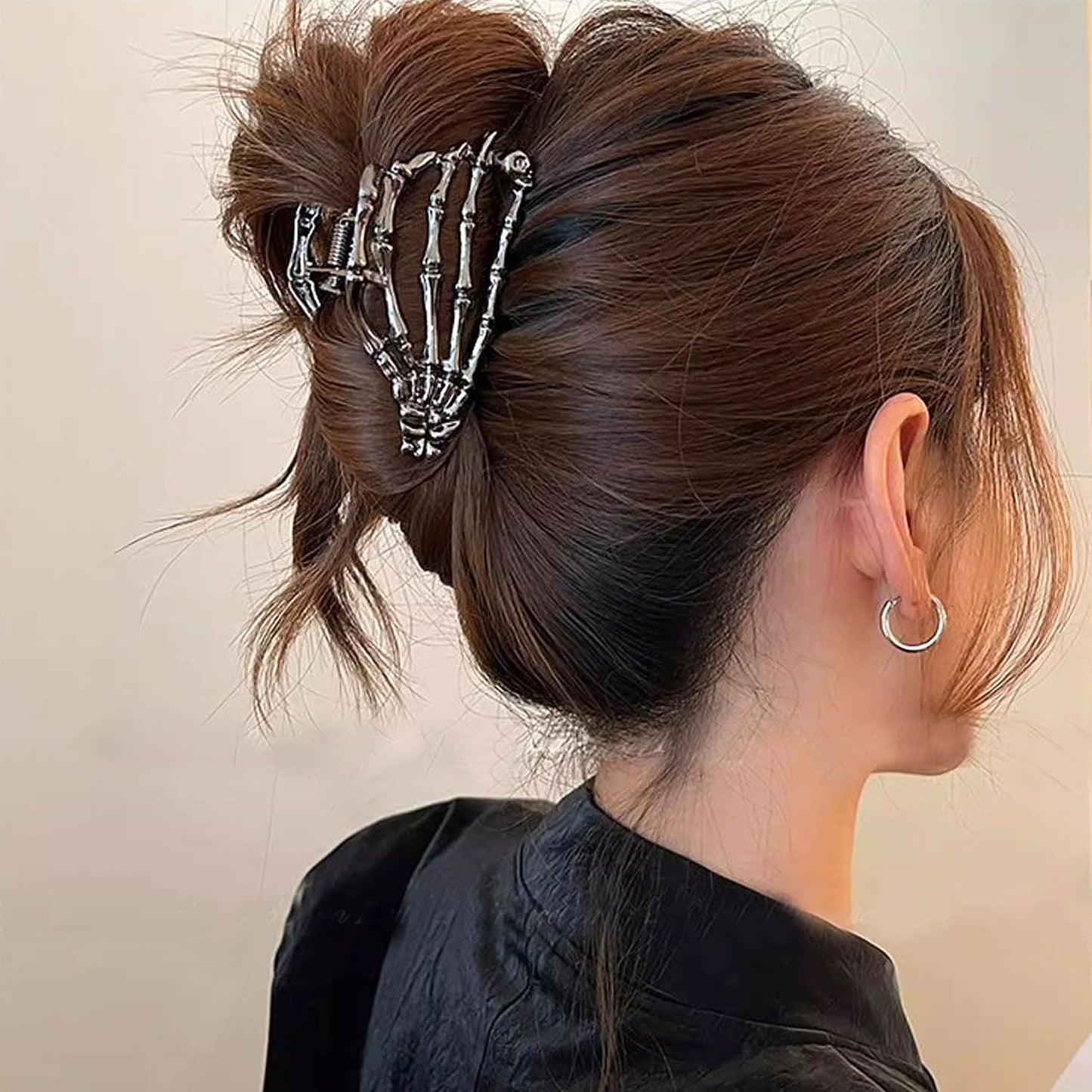 Muumoo Metal Skull Hand Hair Clip, 1Pcs Gunmetal Hair Claw Clip for Thin Hair Punk & Y2K-Style