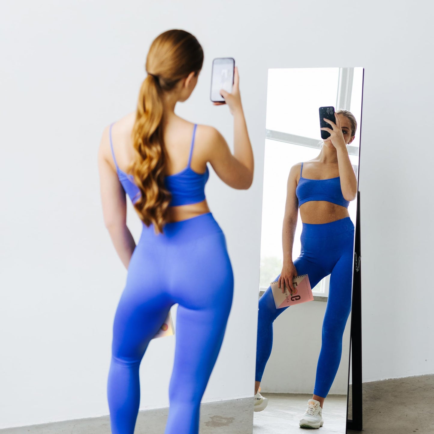 Workout Planner for Daily Fitness Tracking & Goals Setting - A5 Size, 6” x 8”, Peachy Pink), Men & Women Personal Home & Gym Training Diary - Log Book Journal - by Workout Log Gym