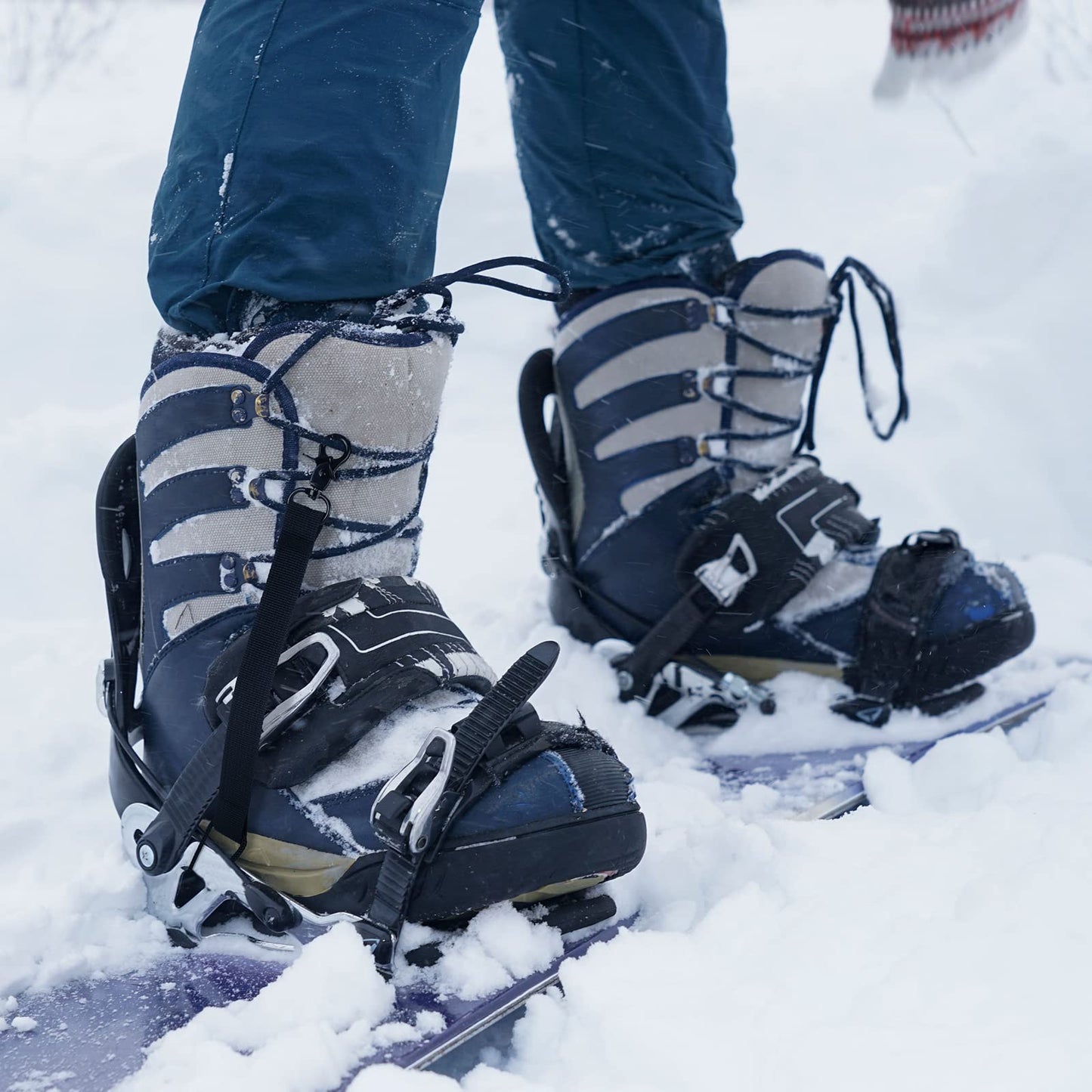 8 Pcs Snowboard Leash Cord Snowboarding Short Leash with Key Ring for Men Women Snowboarding, Black