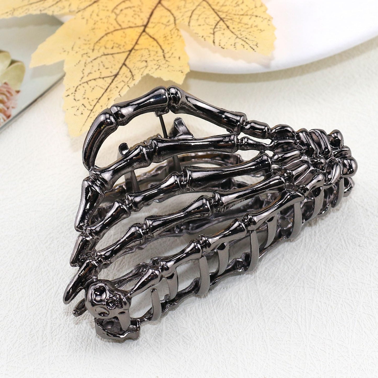 Muumoo Metal Skull Hand Hair Clip, 1Pcs Gunmetal Hair Claw Clip for Thin Hair Punk & Y2K-Style