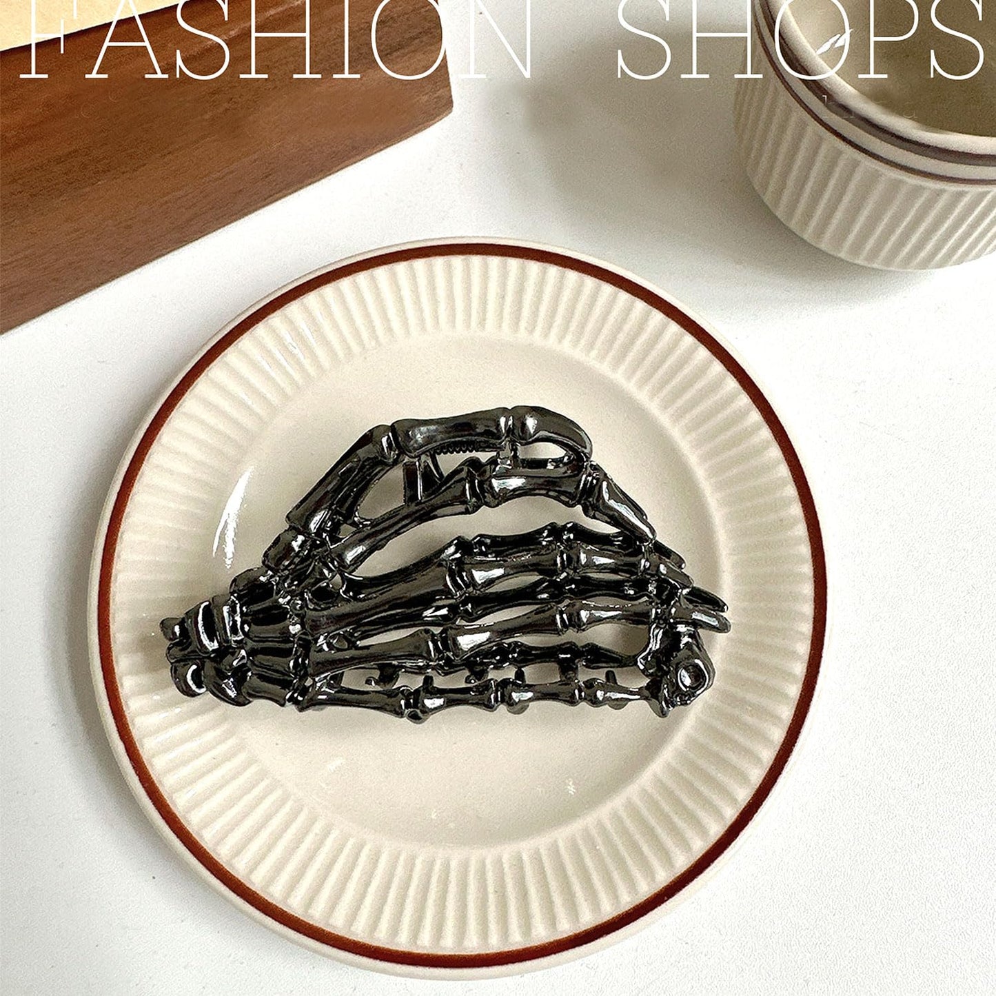 Muumoo Metal Skull Hand Hair Clip, 1Pcs Gunmetal Hair Claw Clip for Thin Hair Punk & Y2K-Style