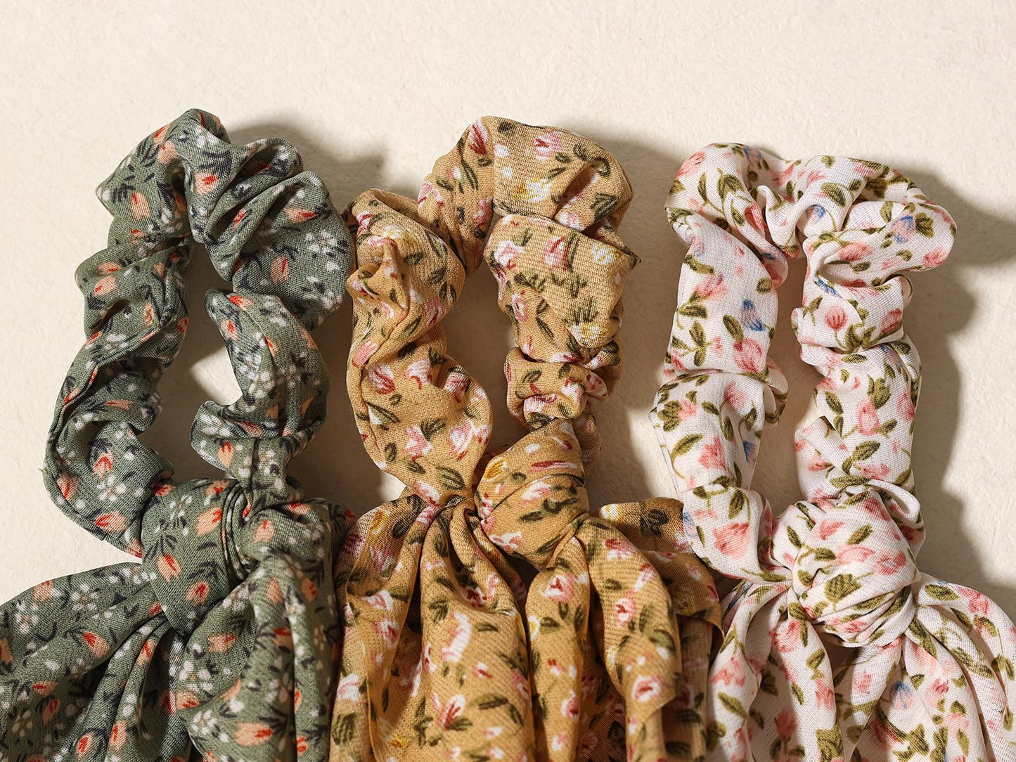 3pcs Women Ribbon Scrunchies Bow Knotted Classic Floral Pattern Hair Ties Vintage Bunny Ear Ponytail Holders Hair Accessories