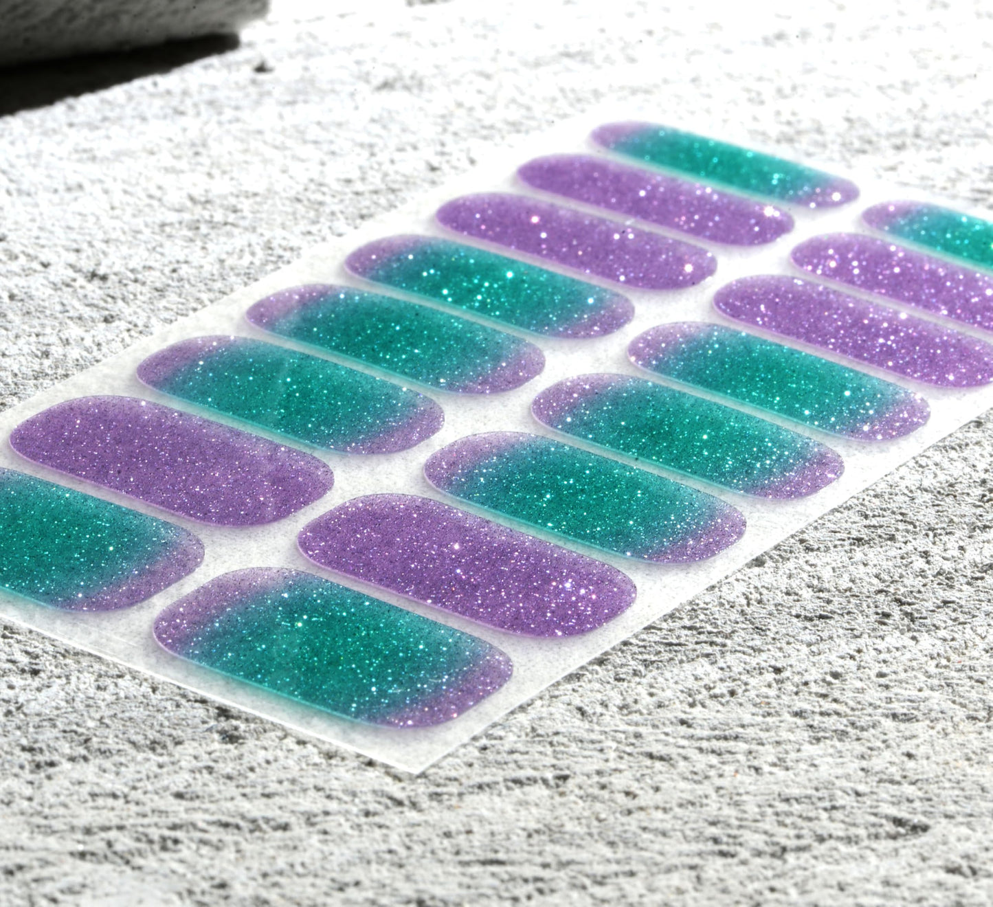 Beaolata Nail Polish Strips, 32PCS Salon Quality Wraps, Long Lasting Gel Nail Stickers for Women Easy Apply& Remove (Disco Green)